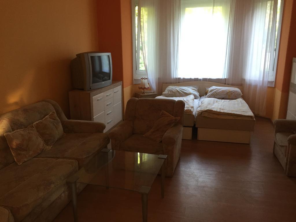 Palma Apartmanhaz Сиофок Екстериор снимка